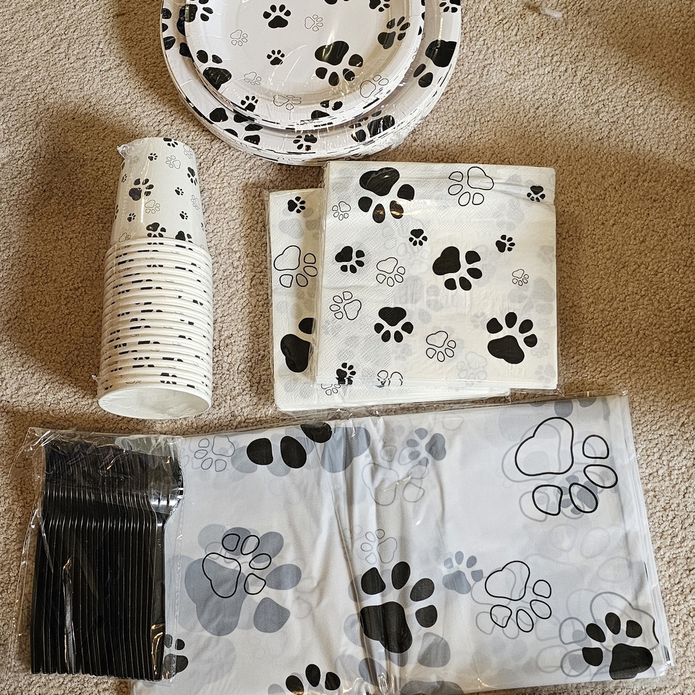 Amazon Paw Print Disposable Tableware Set - Black and White
